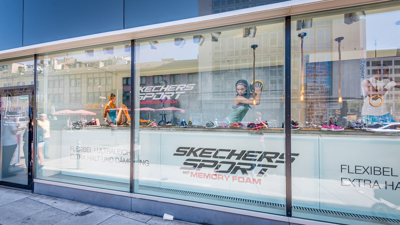 redden religie Hollywood Shop window of Skechers Galeria Kaufhof in Frankfurt | Pre-Motion